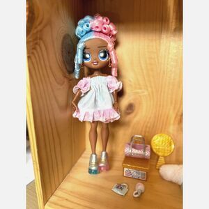 L.O.L. Surprise O.M.G. Sweets Outrageous Millennial Girls Fashion Doll SZ 10"